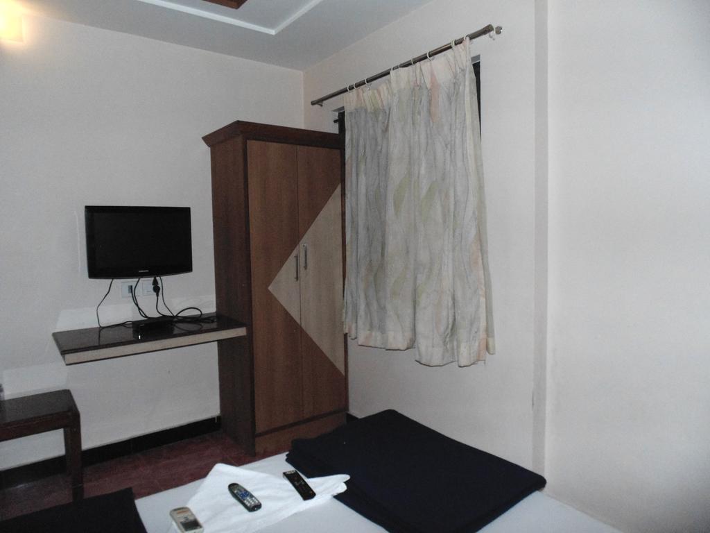 Hotel S R M Central Park Ченнаї Номер фото