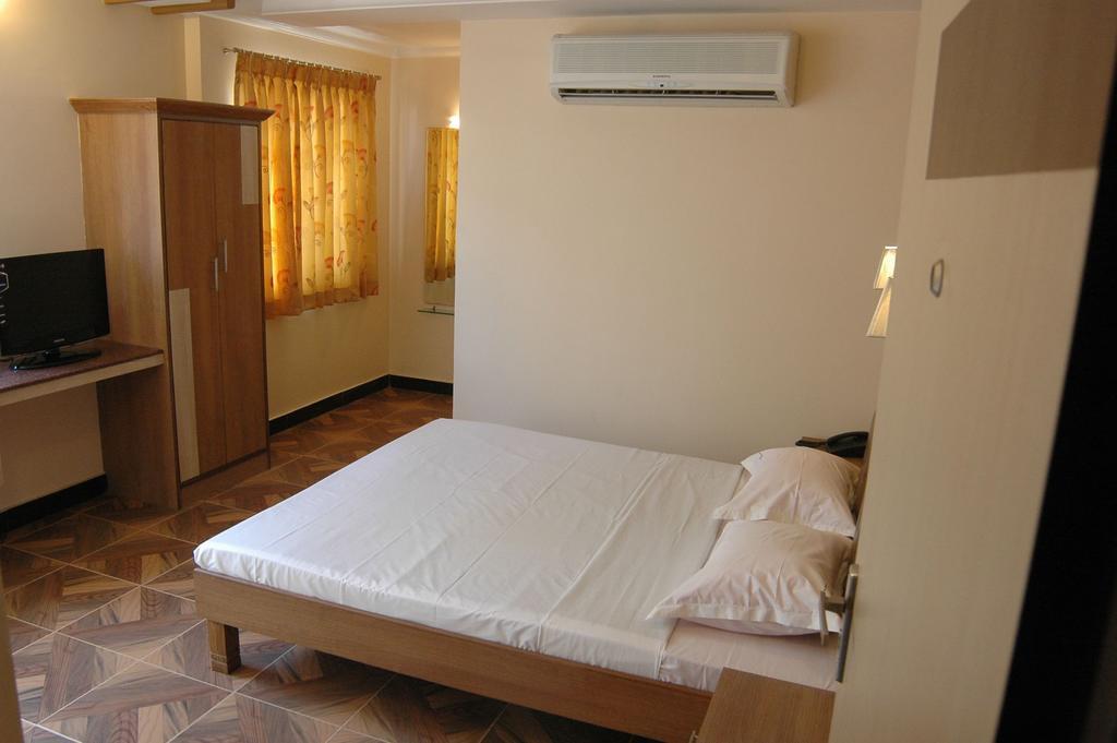 Hotel S R M Central Park Ченнаї Номер фото