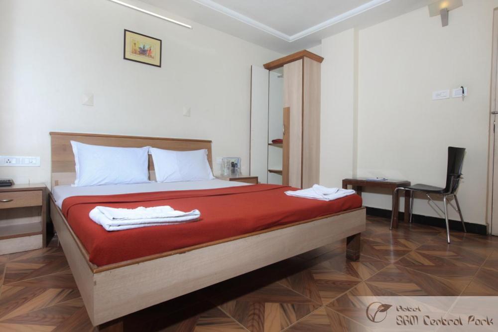 Hotel S R M Central Park Ченнаї Екстер'єр фото